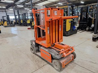 Строительный подъёмник с вертикальной мачтой JLG TOUCAN DUO