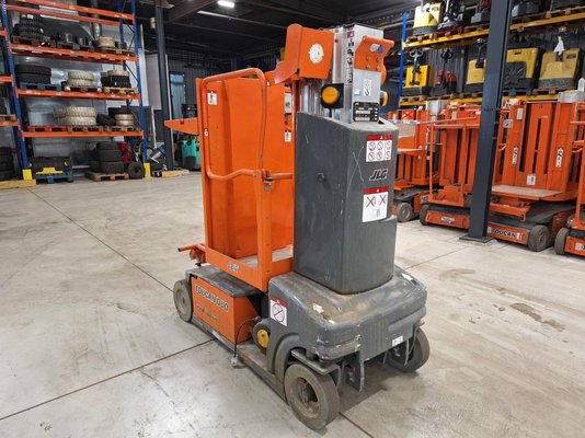 Строительный подъёмник с вертикальной мачтой JLG TOUCAN DUO - 1