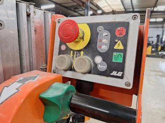 Строительный подъёмник с вертикальной мачтой JLG TOUCAN DUO