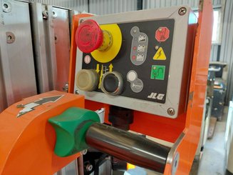 Строительный подъёмник с вертикальной мачтой JLG TOUCAN DUO