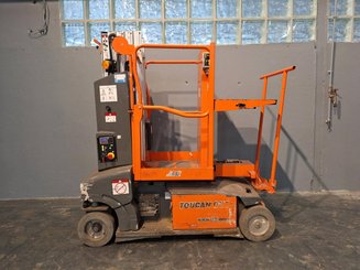 Строительный подъёмник с вертикальной мачтой JLG TOUCAN DUO