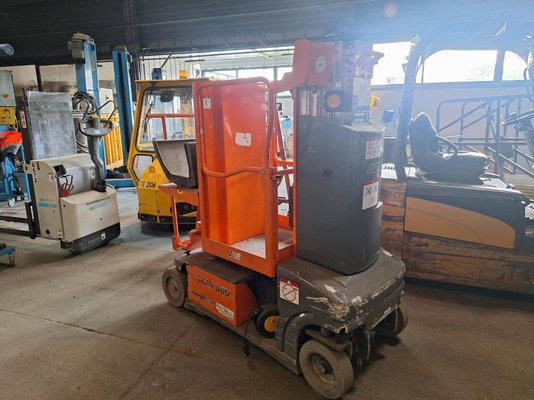 Строительный подъёмник с вертикальной мачтой JLG TOUCAN DUO - 1