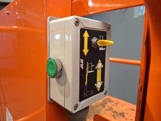 Строительный подъёмник с вертикальной мачтой JLG TOUCAN DUO