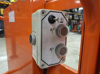 Строительный подъёмник с вертикальной мачтой JLG TOUCAN DUO