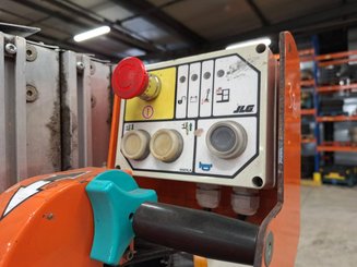 Строительный подъёмник с вертикальной мачтой JLG TOUCAN DUO