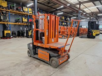 Строительный подъёмник с вертикальной мачтой JLG TOUCAN DUO