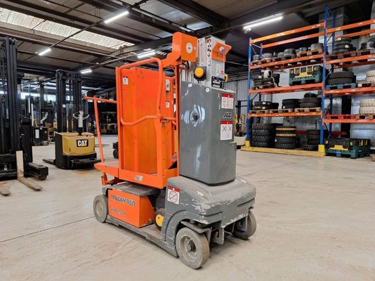 Строительный подъёмник с вертикальной мачтой JLG TOUCAN DUO - 1