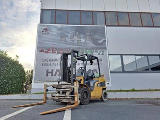 Четырехопорные погрузчики Caterpillar GP30N