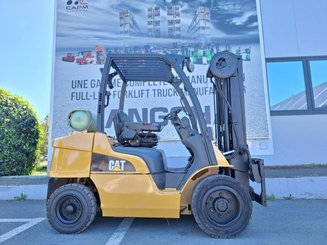Четырехопорные погрузчики Caterpillar GP30N