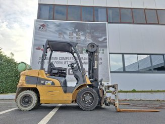 Четырехопорные погрузчики Caterpillar GP30N