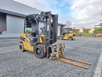 Четырехопорные погрузчики Caterpillar GP30N