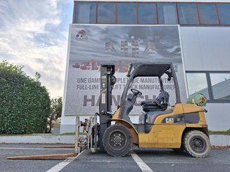 Четырехопорные погрузчики Caterpillar GP30N