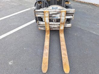 Четырехопорные погрузчики Caterpillar GP30N