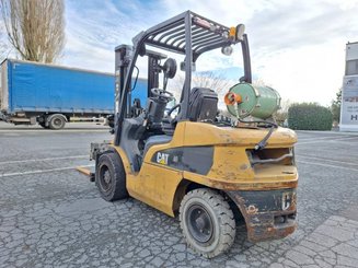 Четырехопорные погрузчики Caterpillar GP30N