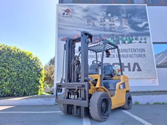 Четырехопорные погрузчики Caterpillar GP30N