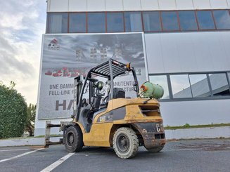 Четырехопорные погрузчики Caterpillar GP30N
