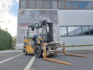 Четырехопорные погрузчики Caterpillar GP30N