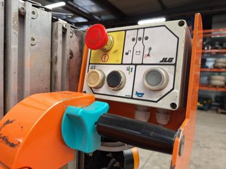 Строительный подъёмник с вертикальной мачтой JLG TOUCAN DUO