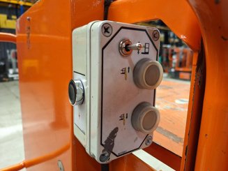 Строительный подъёмник с вертикальной мачтой JLG TOUCAN DUO