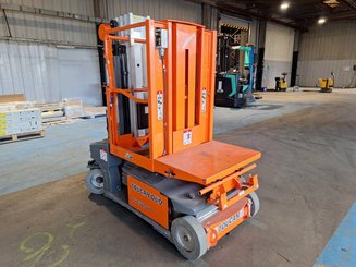 Строительный подъёмник с вертикальной мачтой JLG TOUCAN DUO