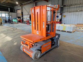 Строительный подъёмник с вертикальной мачтой JLG TOUCAN DUO