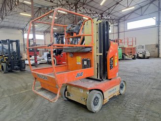 Строительный подъёмник с вертикальной мачтой JLG TOUCAN 8E