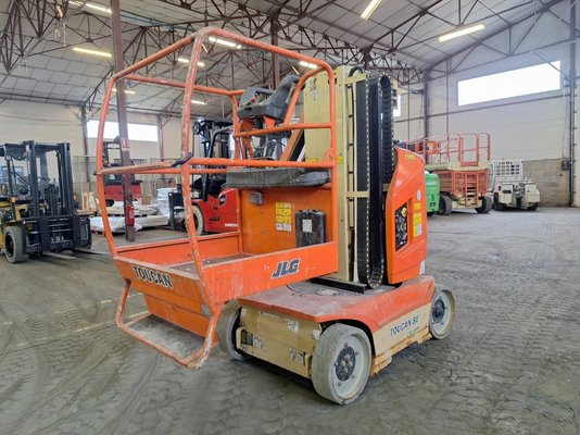 Строительный подъёмник с вертикальной мачтой JLG TOUCAN 8E - 1