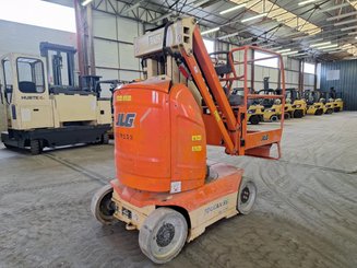 Строительный подъёмник с вертикальной мачтой JLG TOUCAN 8E