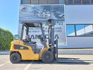 Четырехопорные погрузчики Caterpillar GP25NT
