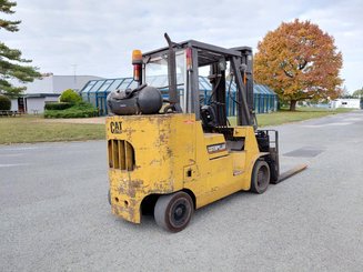 Четырехопорные погрузчики Caterpillar GC55K