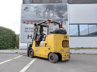 Четырехопорные погрузчики Caterpillar GC55K
