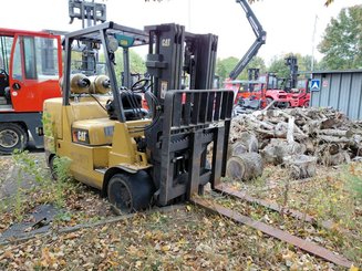 Четырехопорные погрузчики Caterpillar GC55K