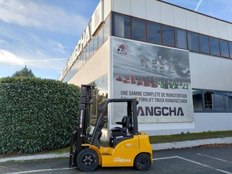 Четырехопорные погрузчики Hangcha XE25i ( CPD25-XEY2HA-SI )