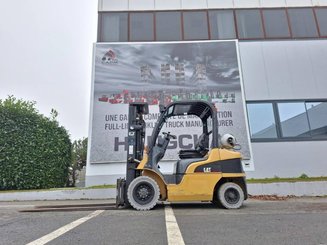 Четырехопорные погрузчики Caterpillar GP25N
