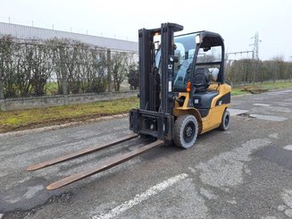 Четырехопорные погрузчики Caterpillar GP25N