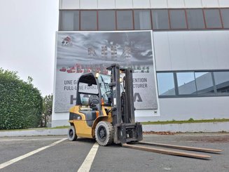 Четырехопорные погрузчики Caterpillar GP25N