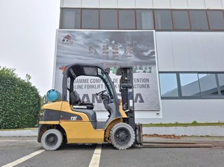 Четырехопорные погрузчики Caterpillar GP25N - 5