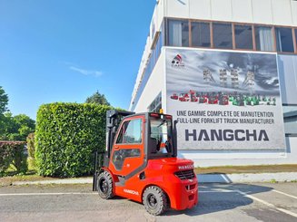 Четырехопорные погрузчики Hangcha XF35D-2