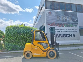 Четырехопорные погрузчики Hangcha XE35i (CPD35-XEY2HA-SI)