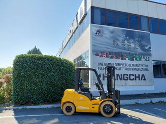 Четырехопорные погрузчики Hangcha XE30Hi ( CPD30-XEY2H2-SI )