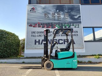 Трехопорные погрузчики Yale ERP15VTSWB