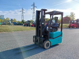 Трехопорные погрузчики Yale ERP15VTSWB