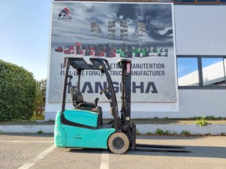 Трехопорные погрузчики Yale ERP15VTSWB
