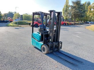 Трехопорные погрузчики Yale ERP15VTSWB