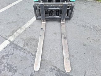 Трехопорные погрузчики Yale ERP16VT