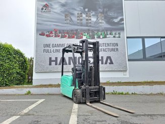 Трехопорные погрузчики Yale ERP16VT