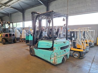 Трехопорные погрузчики Yale ERP16VTLWB