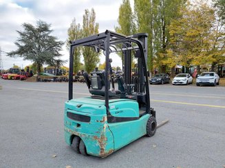 Трехопорные погрузчики Yale ERP16VTLWB