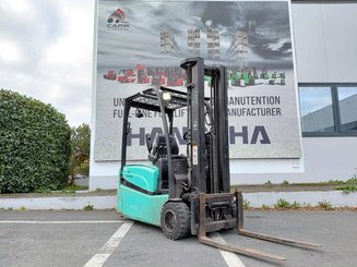 Трехопорные погрузчики Yale ERP16VTLWB