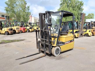 Трехопорные погрузчики Caterpillar EP16KT
